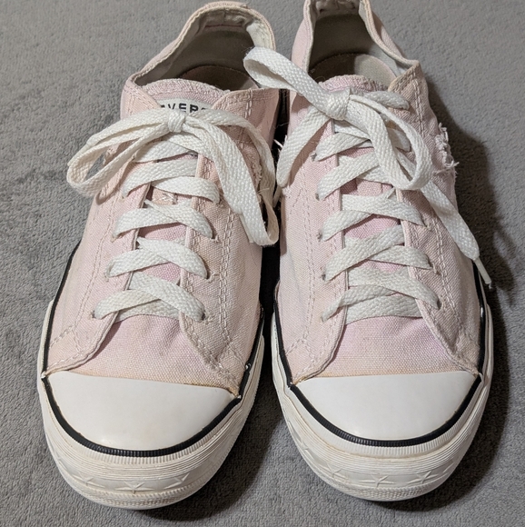 Baby Pink Converse One Star - Picture 2 of 5